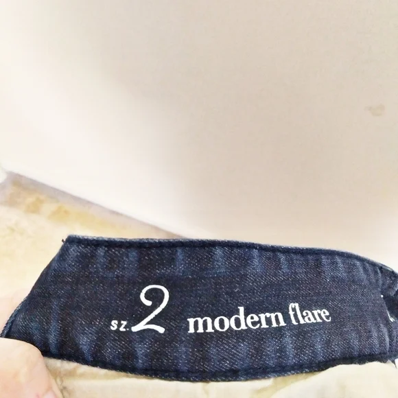 LOFT Dark Wash Modern Flare Jeans Size 2 - Picture 7 of 8